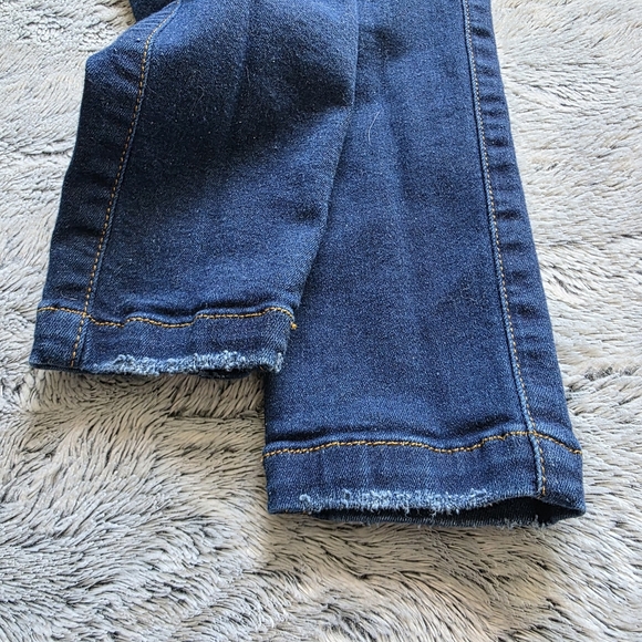 Ultra High Rise Booty Shaping Sol Beauty and Care Jeans - Picture 10 of 12